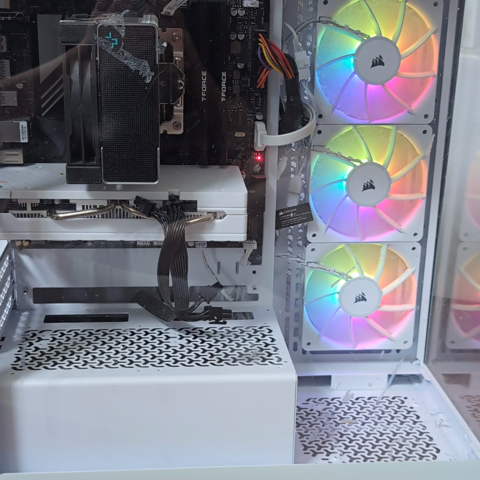 Gaming Pc With I5 13600k Cpu, Rx580 GPU, 1 Tb Ssd, And 16gb Ddr5 Ram.