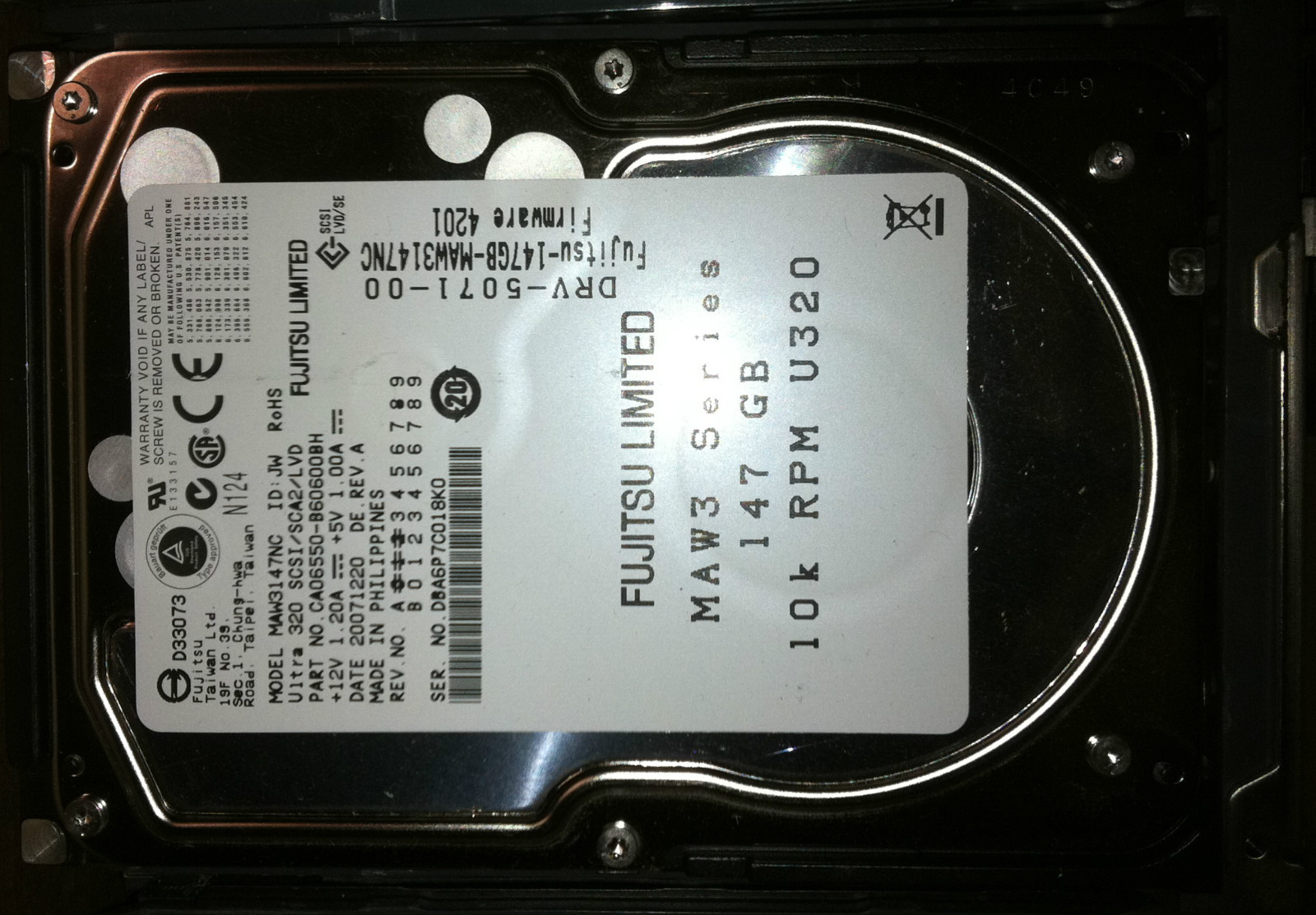 Fujitsu MAW3147NC 147GB 10K RPM Ultra 320 80-Pin SCSI Hard Disk Drive 