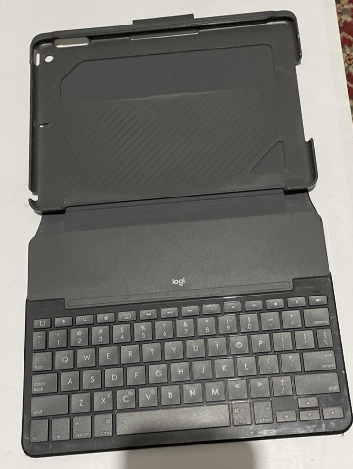 Logitech Logi Slim Folio Case For iPad W/ Bluetooth Keyboard (Model: Y-R0051)