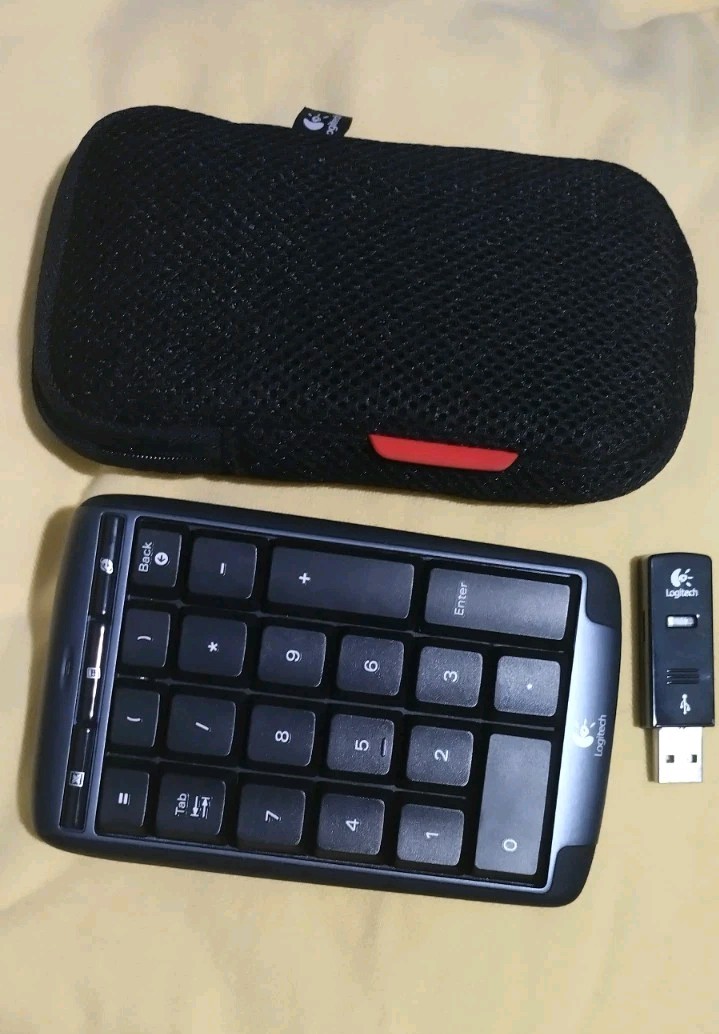 Logitech Cordless Numeric Keypad with USB Dongle and Case - Excellent condition 