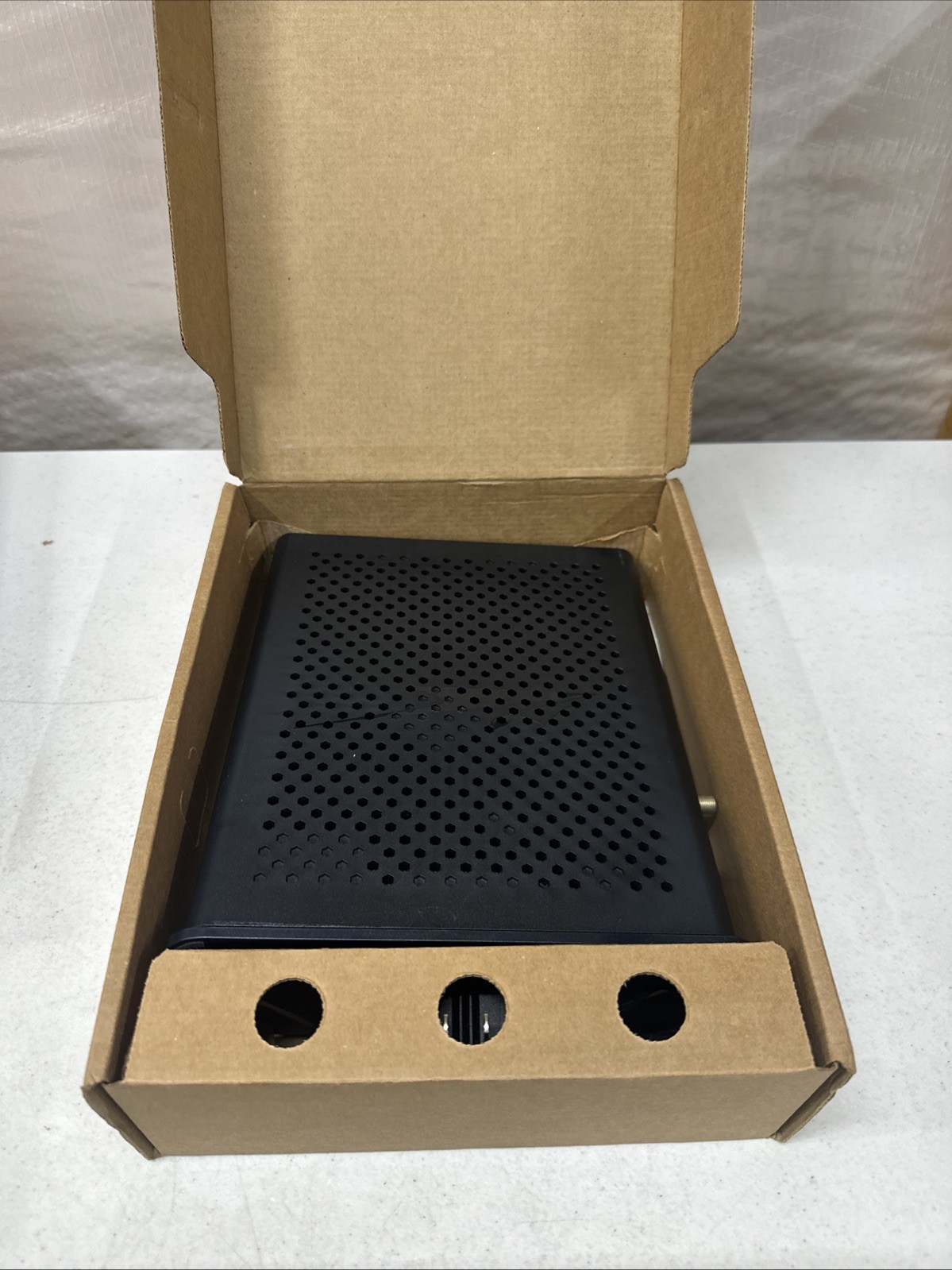 ARRIS Surfboard SBG8300-RB DOCSIS 3.1 Gigabit Modem AC2350 WiFi Router - Renewed