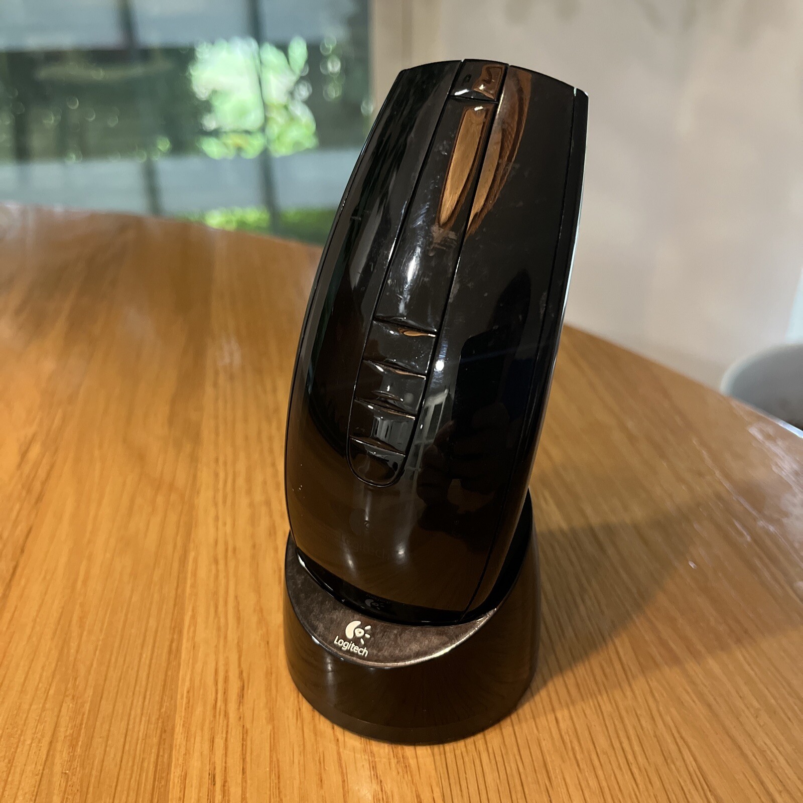 (L) Logitech Freespace MX Air Mouse + Base No Charger Or Receiver