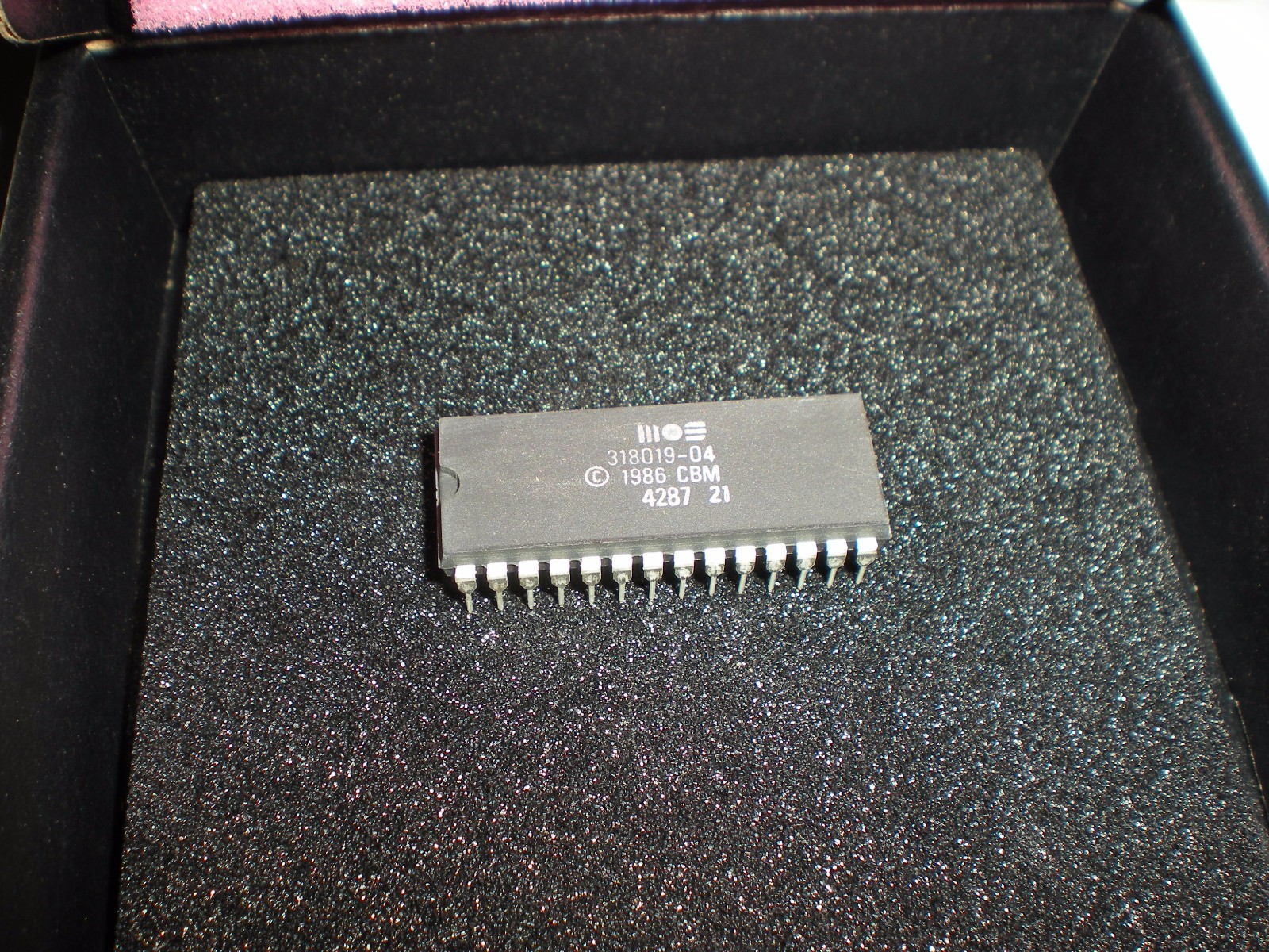 MOS Commodore 128 BASIC Hi rom (final upgrade) U34 IC chip 318019-04.