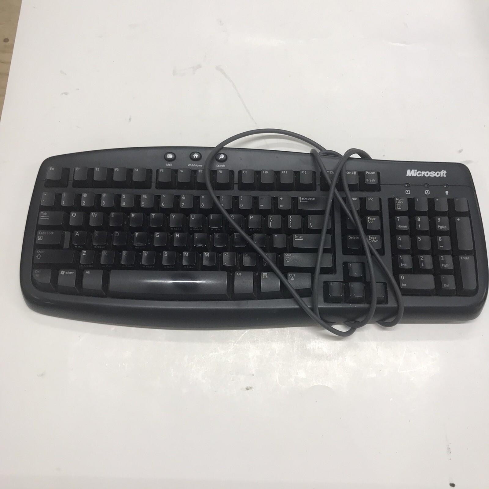 Older Microsoft Basic Keyboard P/N X800468-208 1.0A PS2 Cabled.