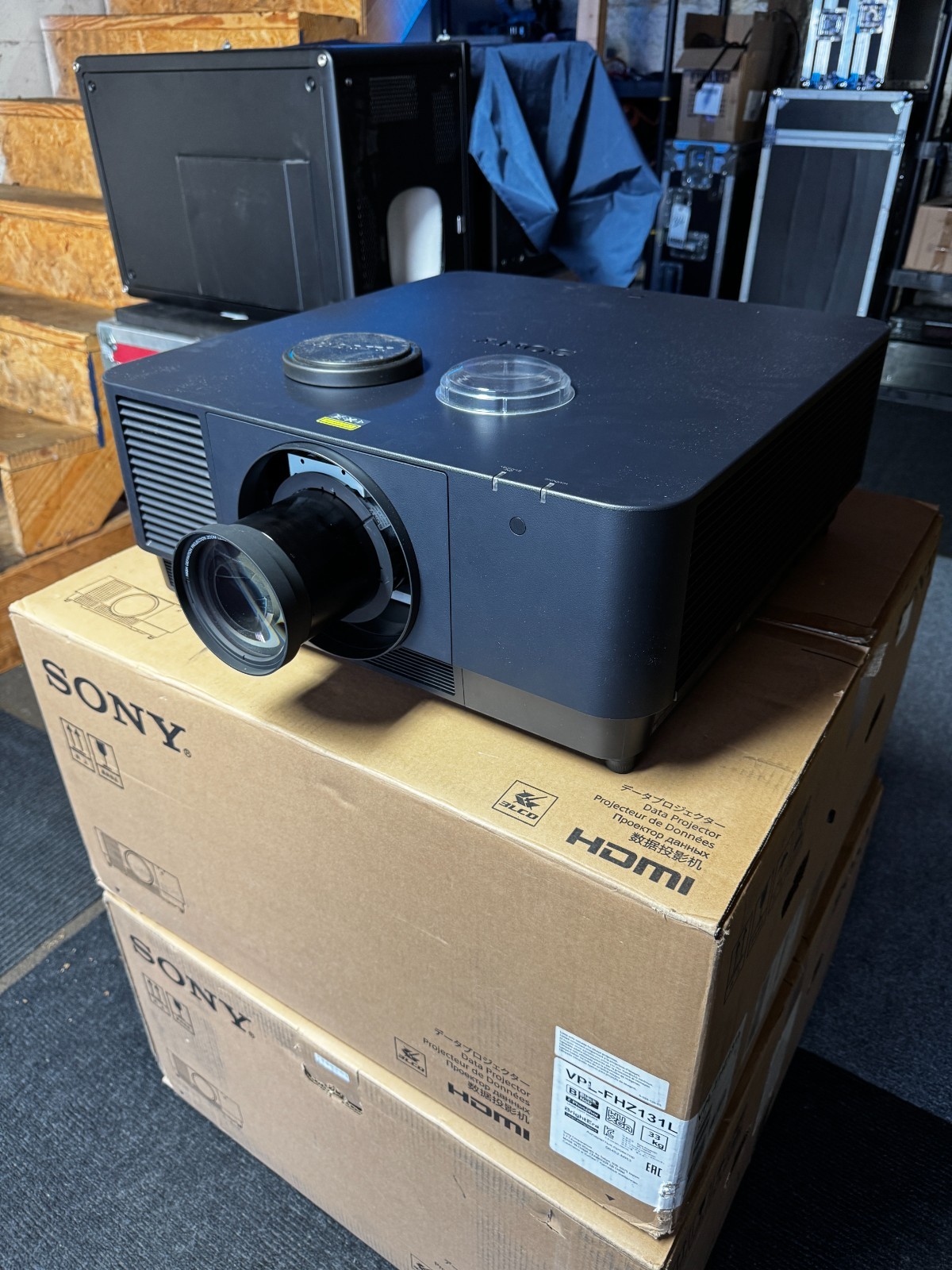 Sony VPL-FHZ131L-W 13,000-Lumen WUXGA 3LCD Laser Projector MINT 2k Hours 2 Avail