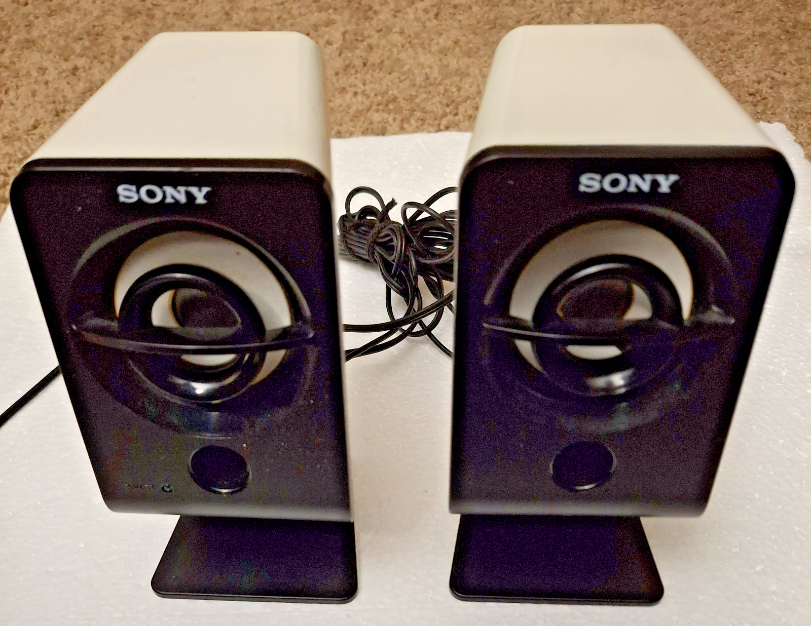 SONY SRS-A201 STEREO COMPUTER SPEAKERS W/ 3.5MM PLUG.  NO POWER ADAPTER INCL.