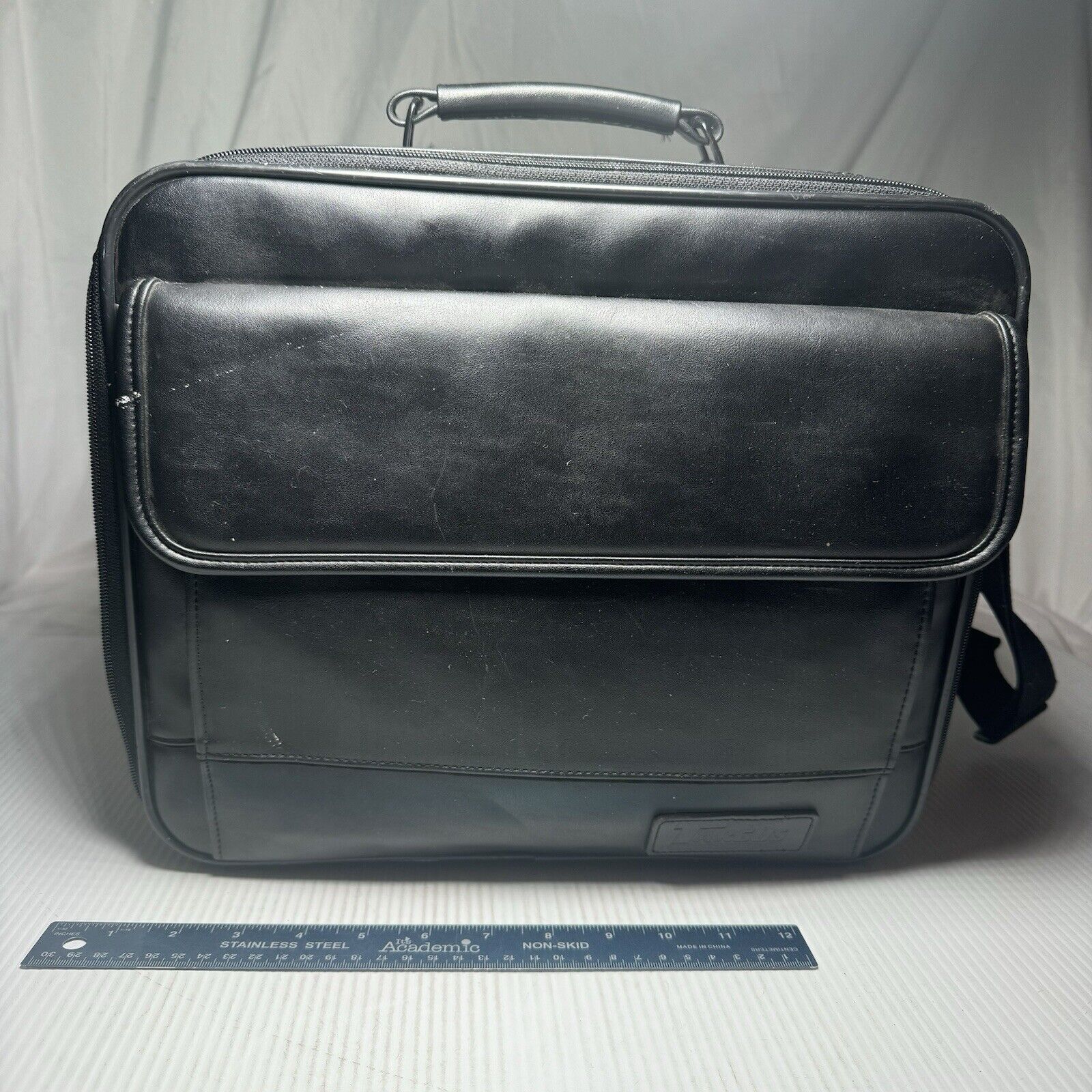 Targus OCU2 Laptop Computer Case Bag Padded Carry On Shoulder Strap Luggage