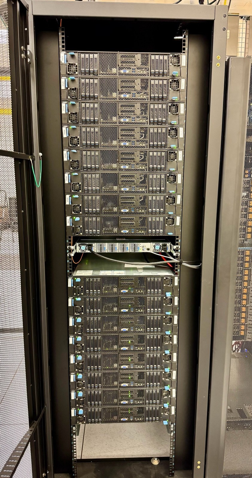 QWEN Deepseek R2 30B 70B 671B LLM AI Server 8x GPU NVidia V100 32GB 48C 256GB