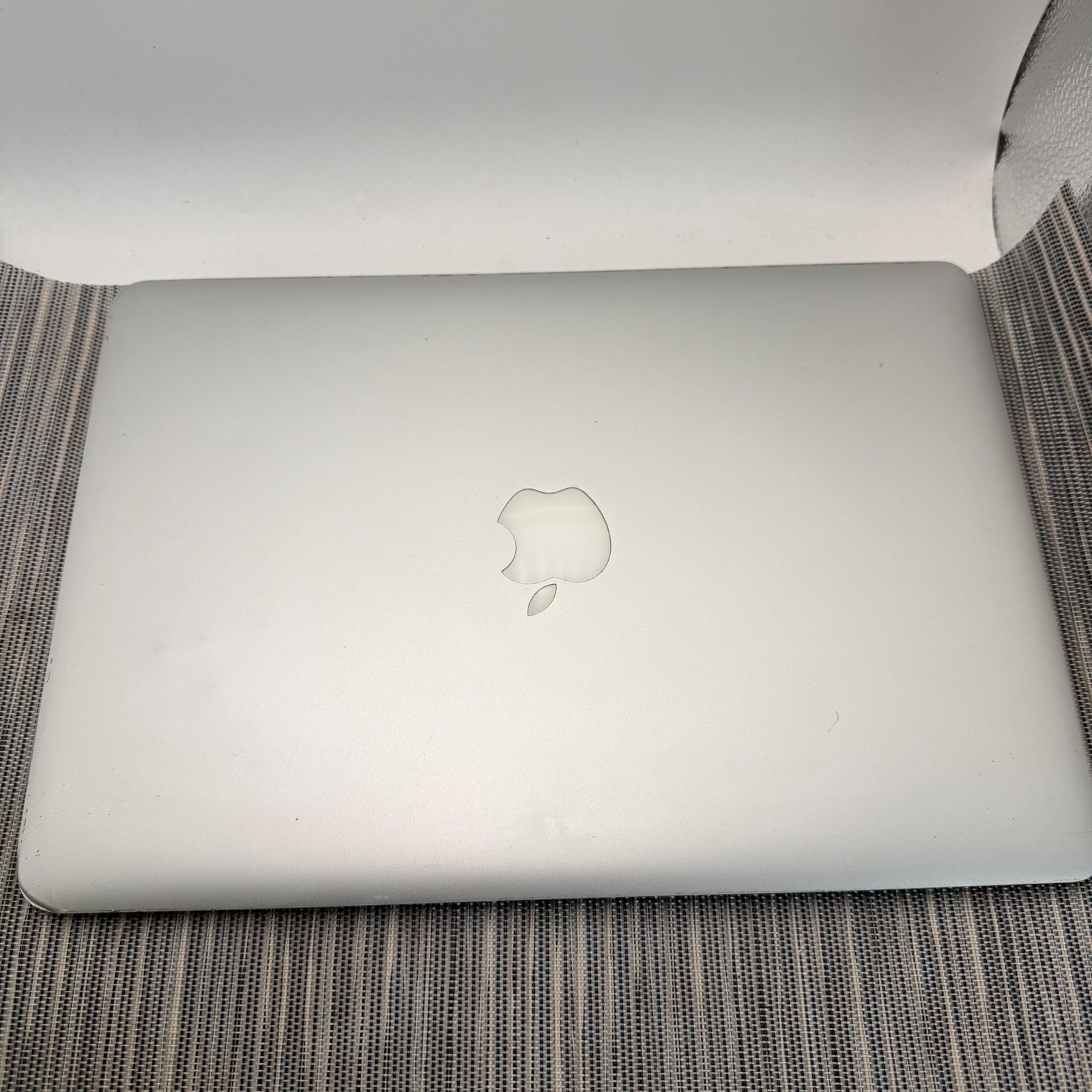 Apple MacBook Air A1466 EMC 2632 Silver Aluminum Laptop Parts Repair
