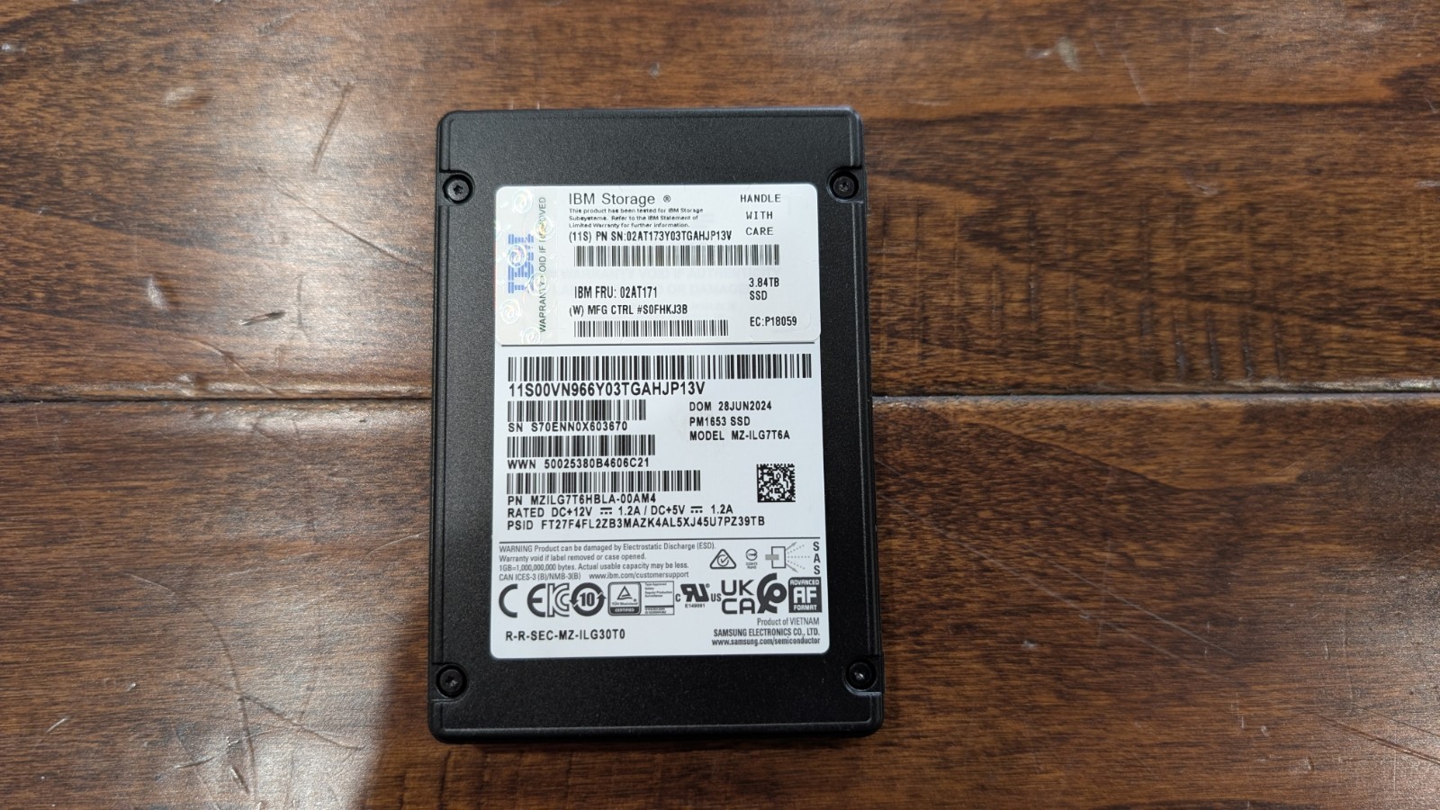 SAMSUNG PM1653 3.84TB 2.5" SAS 24G SSD 24Gbps SAS-4 SAS4 24Gb/s MZ-ILG7T6A 2024