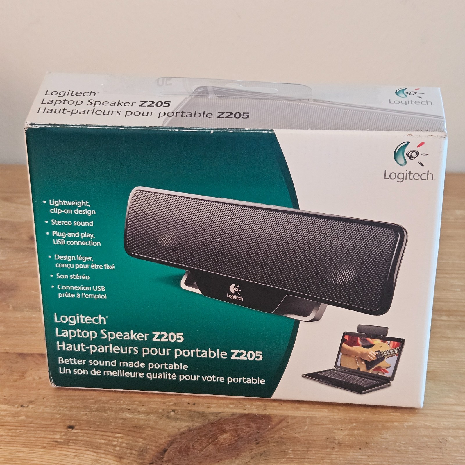 Logitech USB Laptop Clip-On Speaker Z205 - Black