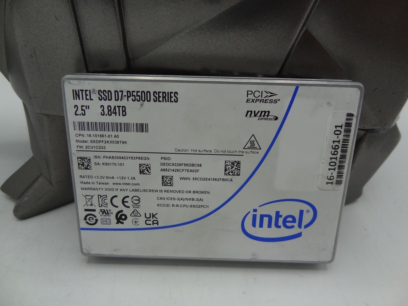 NEW SSDPF2KX038T9K INTEL 3.84TB PCIE NVME SSD (P5500 2.5IN U.2 D7)