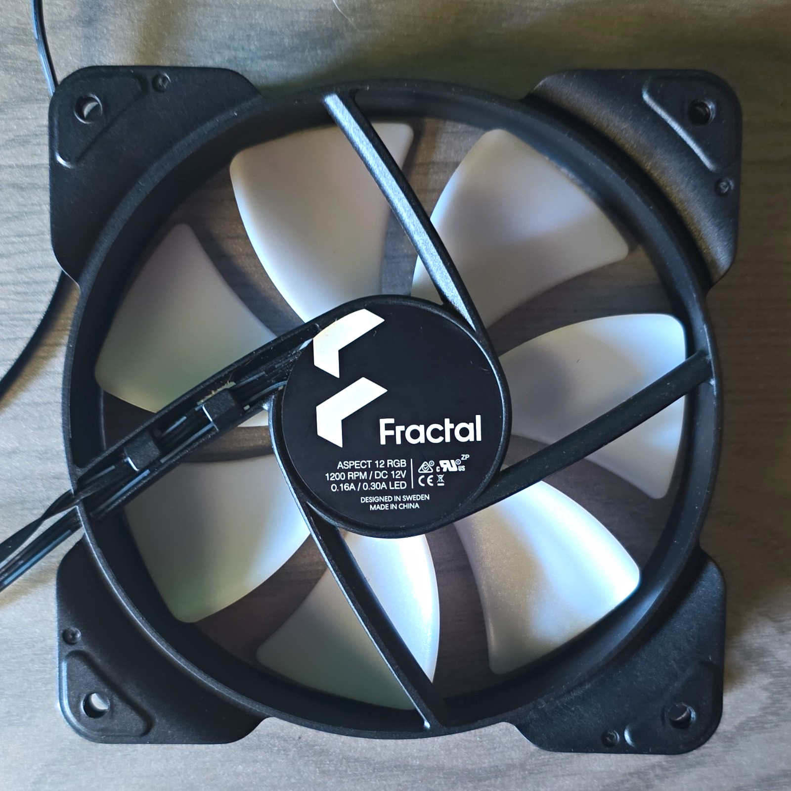 Fractal Design Aspect 12 FD-F-AS1-1207 RGB 120mm PWM Wide 500-2000RPM Range