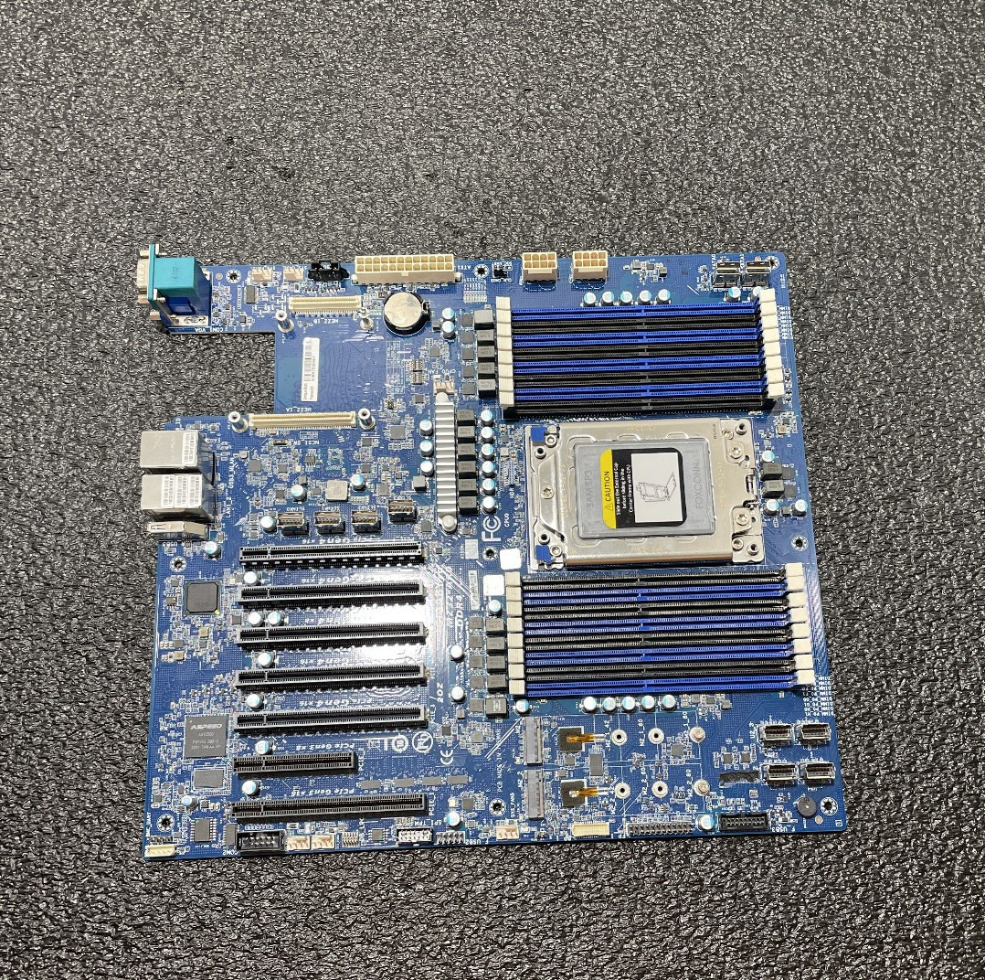GIGABYTE MZ32-AR0 Server Motherbroad PARTS OR REPAIR ONLY