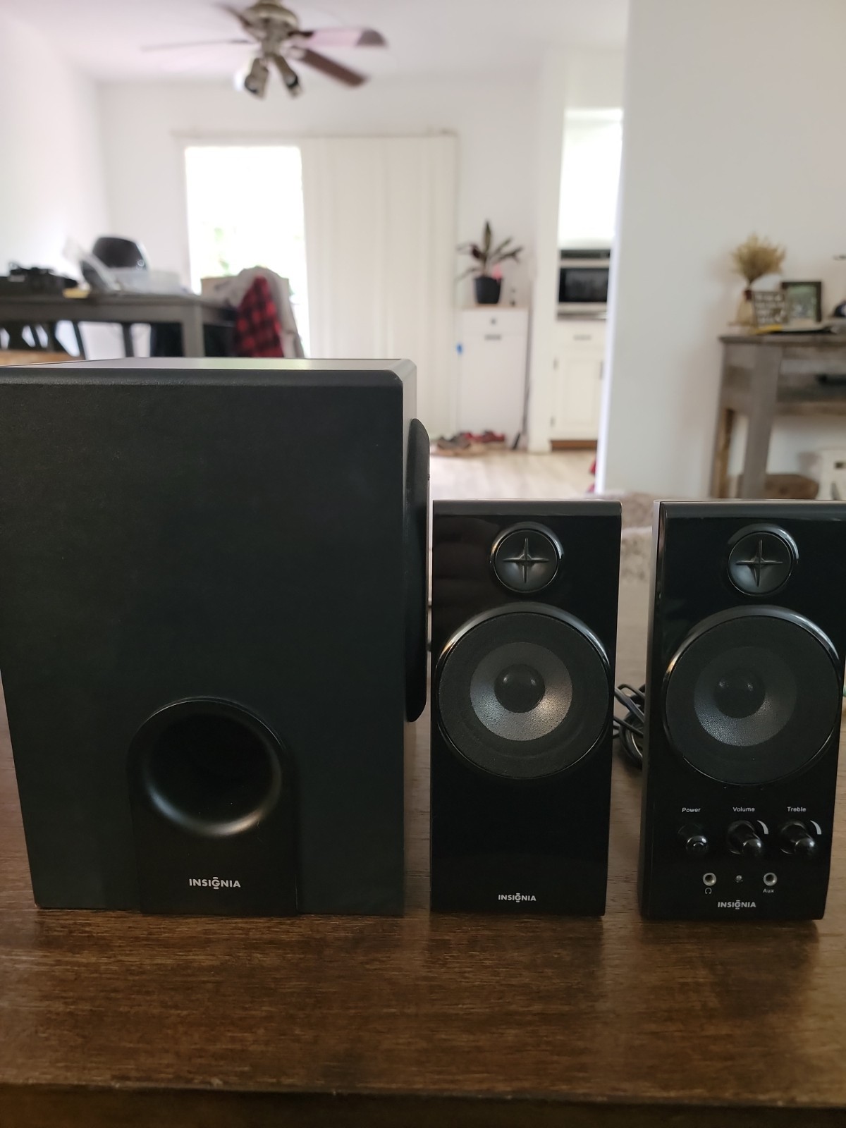 Insignia NS-PCS41 - 2.1 Computer Sound System w/ Subwoofer & Satellite Speakers 