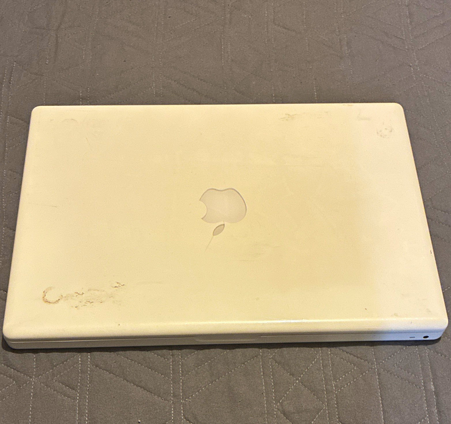 Apple MacBook 13" White Core 2 Duo 2.16GHz 1GB RAM 160GB HDD Wi-Fi Tiger 2006