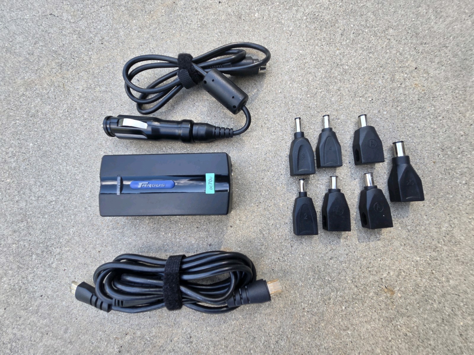 Targus Universal DC 70W Auto/ Air Power Notebook Adapter - APD10