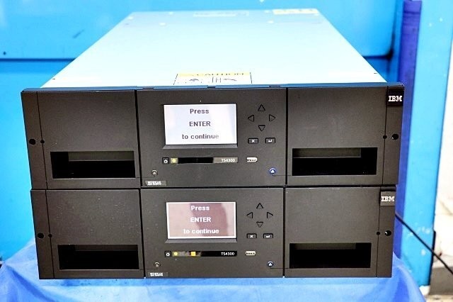Lot of 2 - IBM TS4300 6741L 1U TAPE DRIVE Library -Equipped with one LTO-7 chip