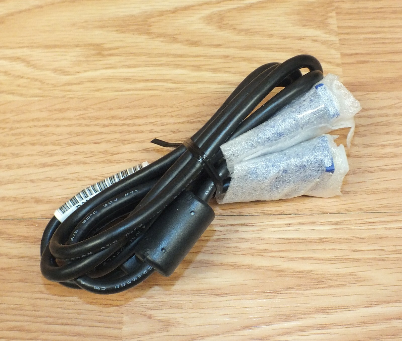 Hotron (E246588) R032100S01030 15 Pin Male to Male Computer Monitor Cable 