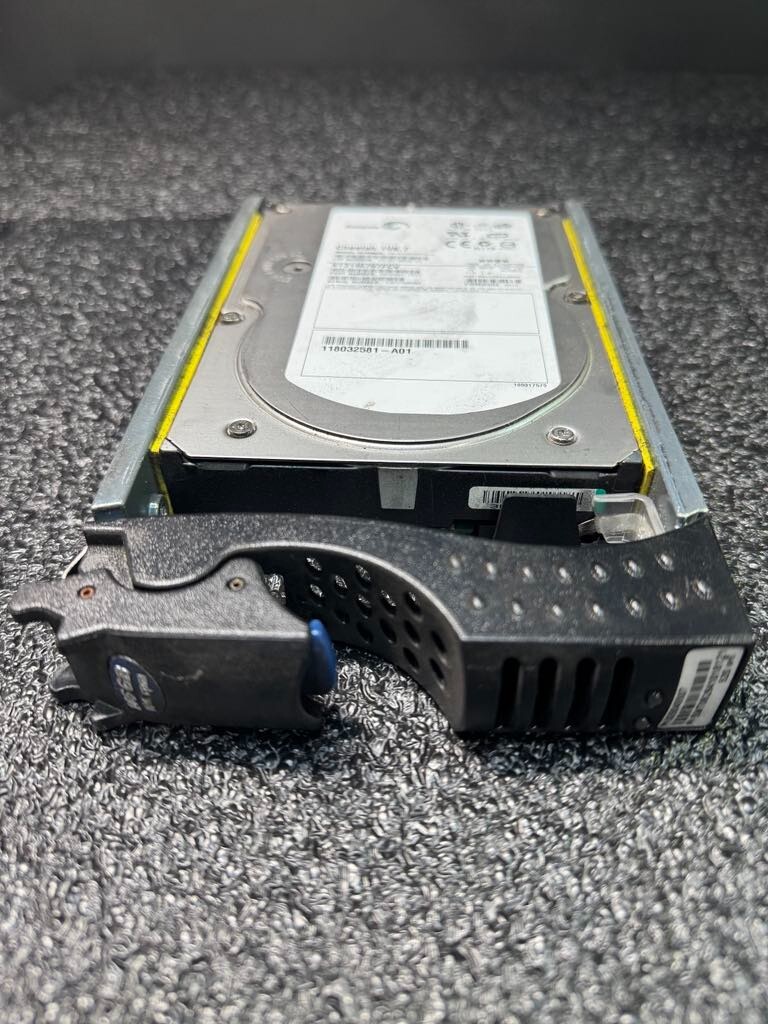 EMC 005048807 ST3146707FCV 146GB 10K RPM 8MB Cache 2Gb/s  Fibre Channel HDD 3.5"
