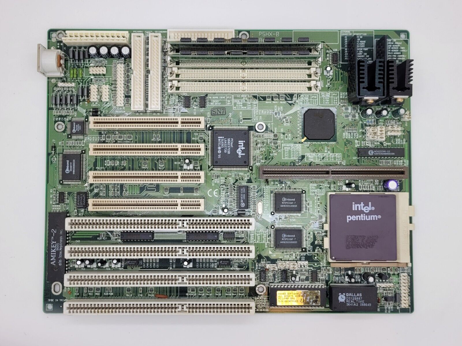 ECS Elitegroup P5HX-B, INTEL Pentium 150Mhz, 32MB RAM + Heatsink + Cables