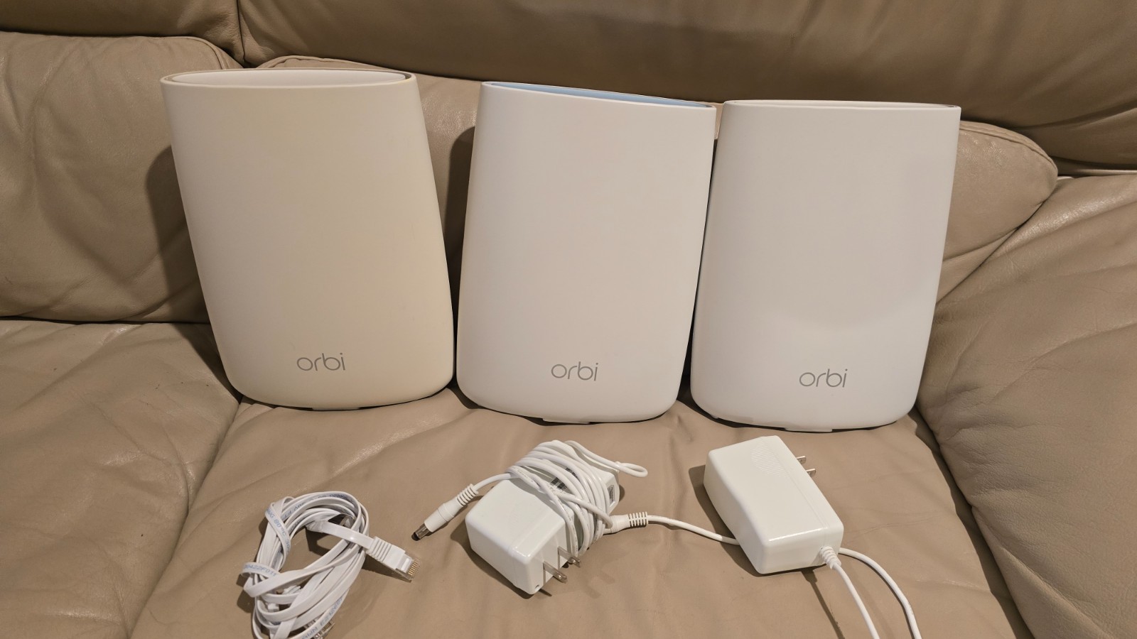 NETGEAR Orbi AC3000 Tri-band Wi-Fi System (RBR50 Router + 2 x RBS50 Satellites)