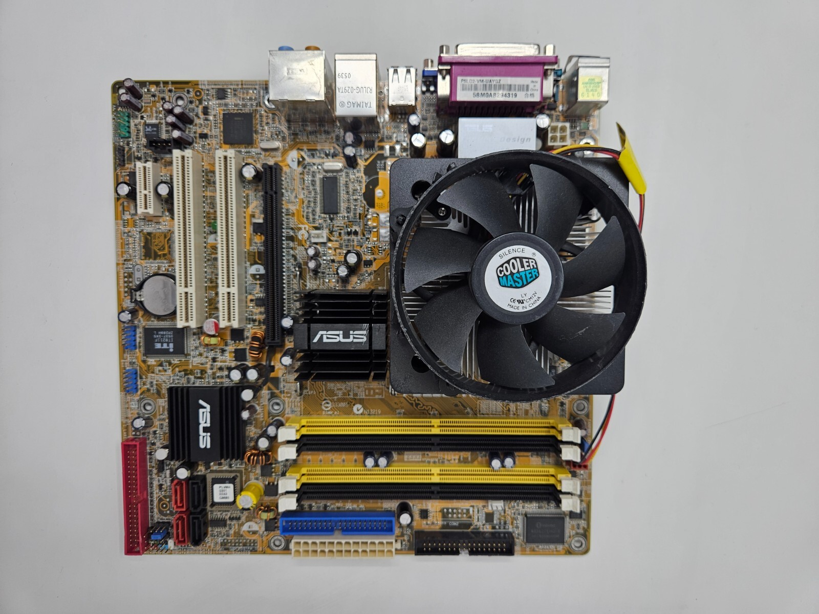 ASUS P5LD2-VM REV 1.03 - Intel Celeron D 3.2GHz - No Memory - Tested