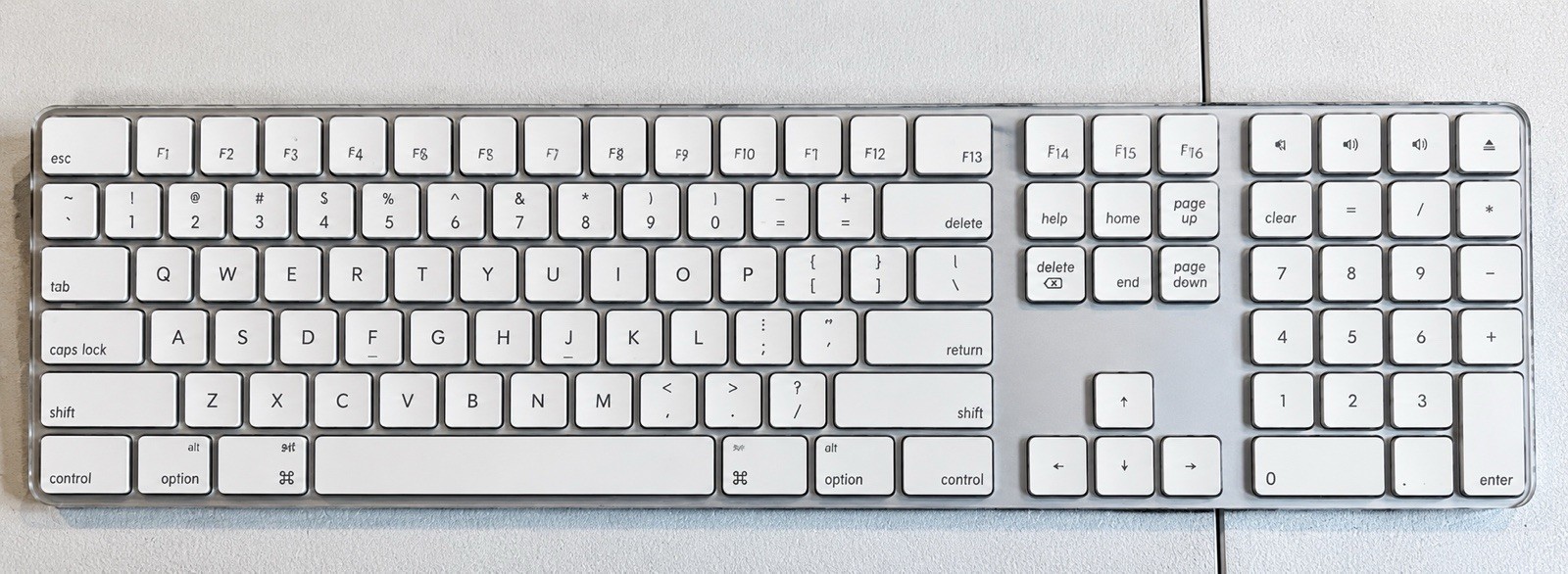 Apple Wireless Keyboard A1016 Bluetooth Full Size White Clear w/ Numeric Keypad