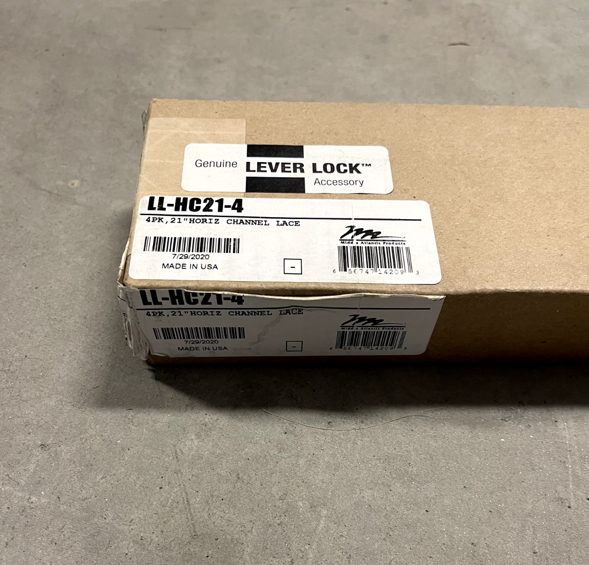 Middle Atlantic LL-HC21-4 21" Lever Lock Horizontal Channel Lace