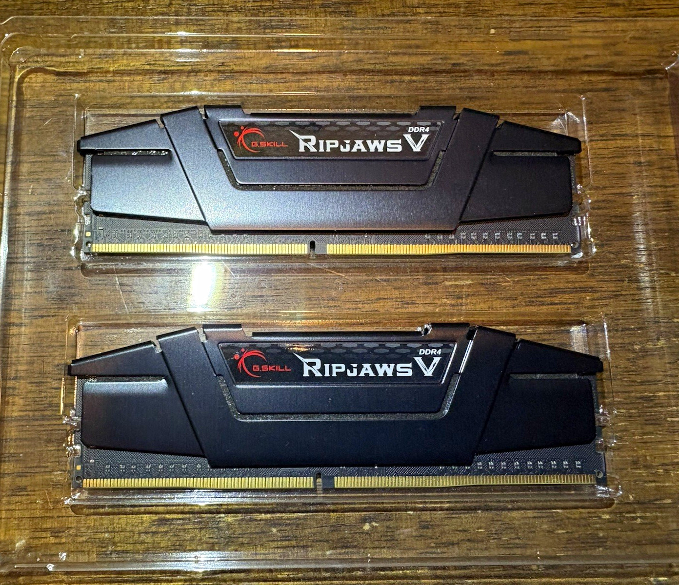 G.SKILL Ripjaws V 16GB (2x8GB) DDR4-3200 CL16 RAM F4-3200C16D-16GVKB