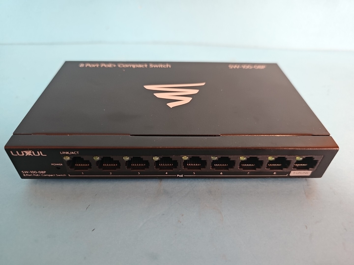 Luxul SW-100-08P  8 Port PoE+ Compact Switch Uplink 92 Watt  51V No Power Cord
