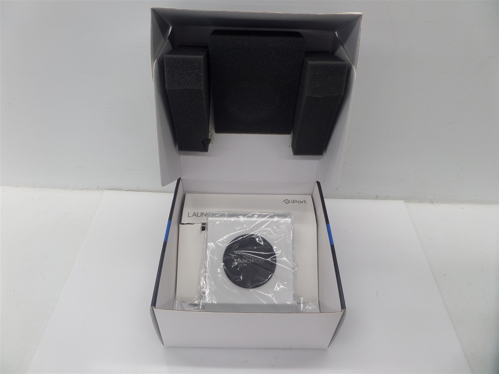 iPort LaunchPort Base Station Charging Station w/ Box & Power Adapter