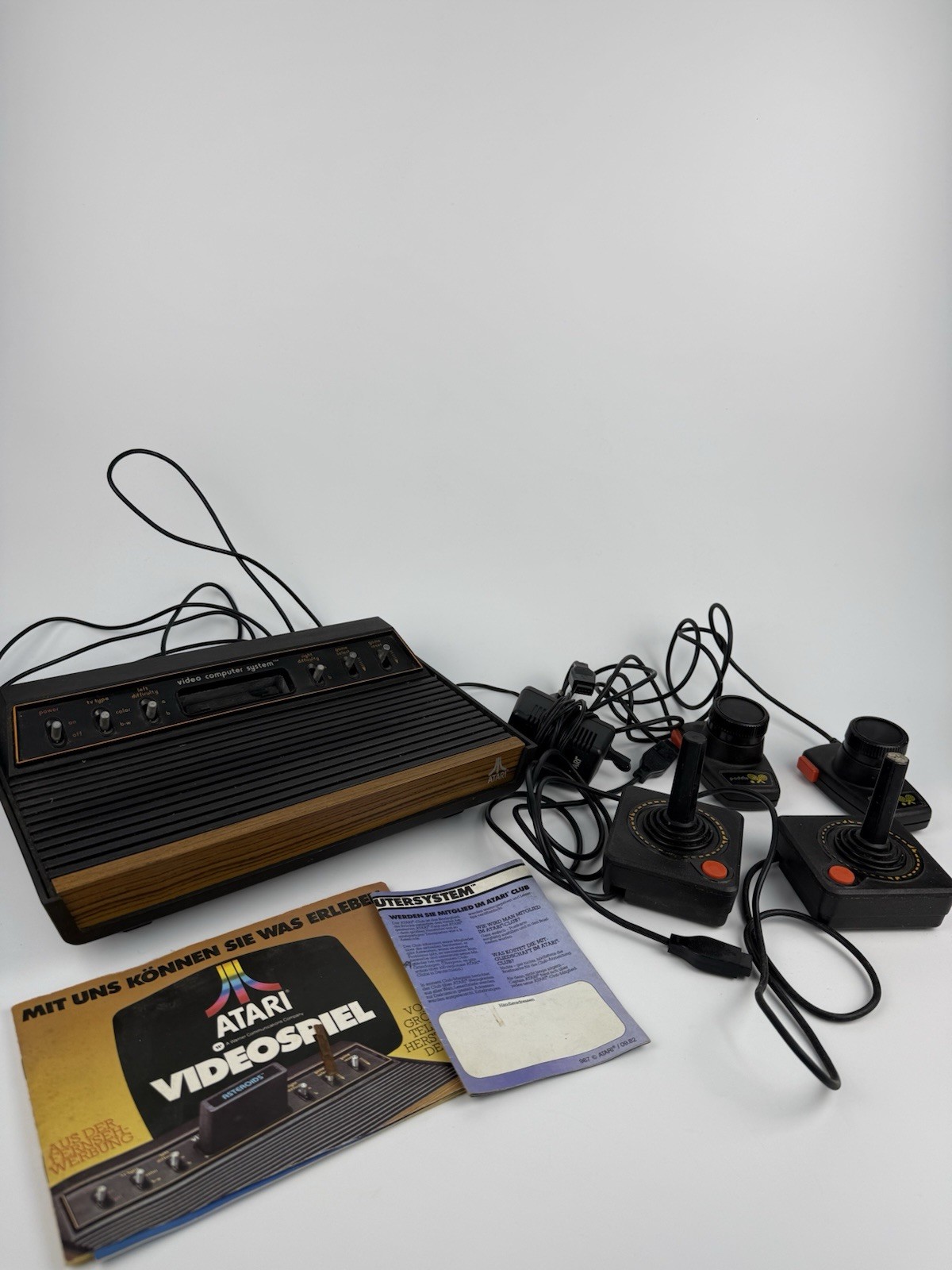 J80 Atari CX-2600P Console Video Game Vintage Collectors 2 Joystick 2 Controllers A4