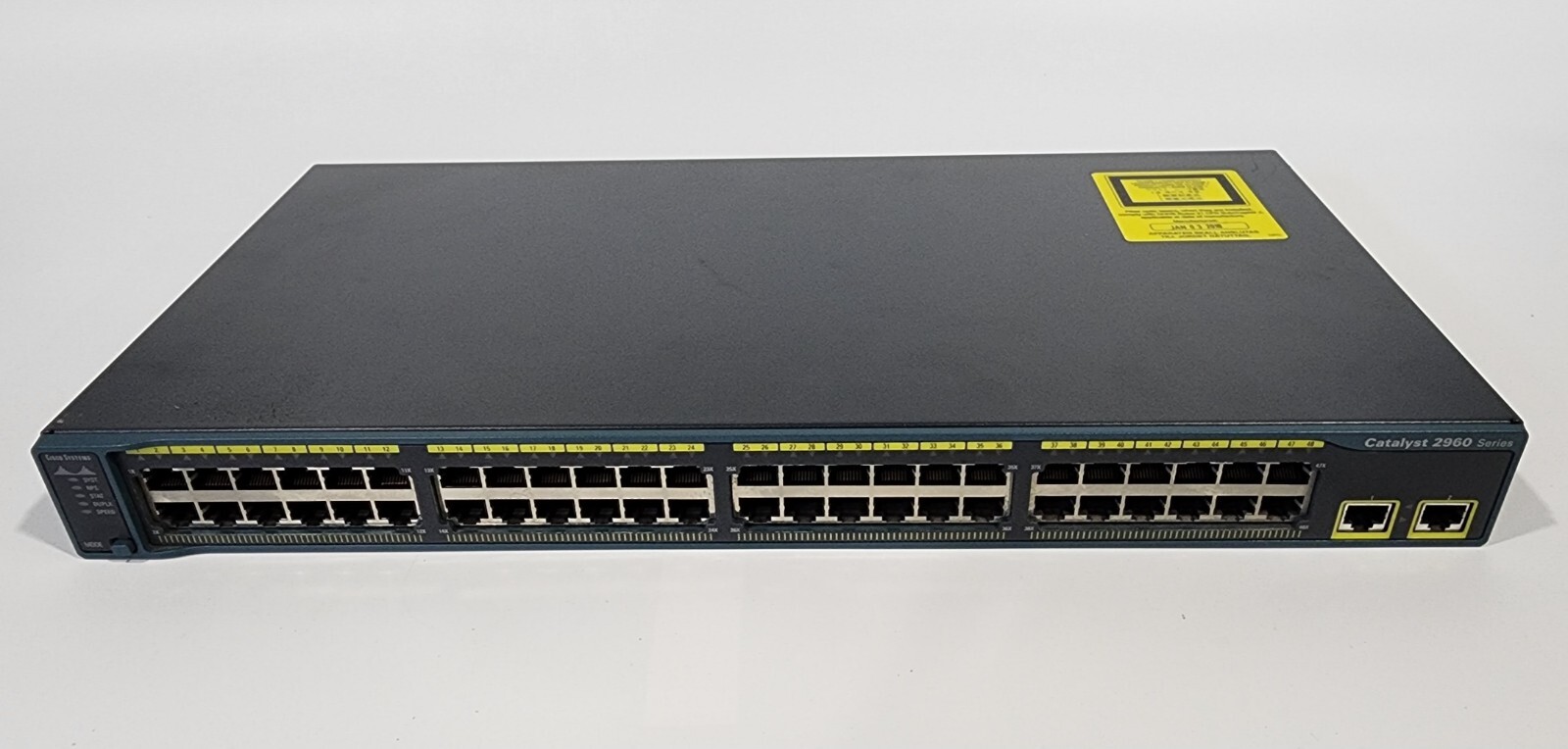 Cisco  Catalyst 2960 (WS-C2960-48TT-L) 48-Ports Rack-Mountable Switch Managed