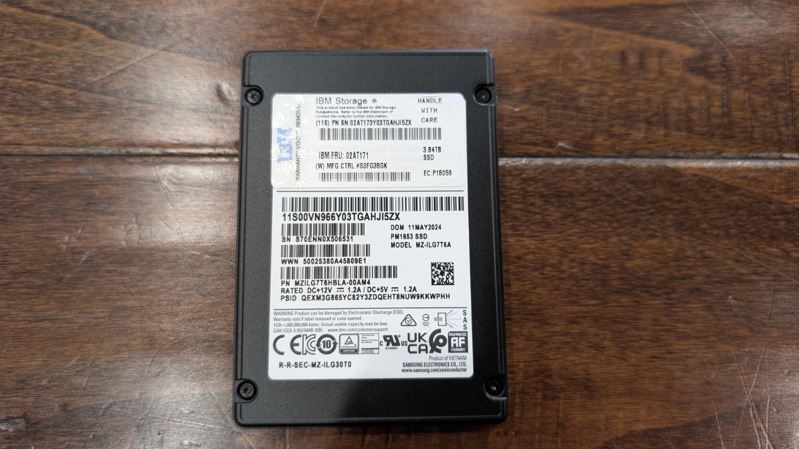 SAMSUNG PM1653 3.84TB 2.5" SAS 24G SSD 24Gbps SAS-4 SAS4 24Gb/s MZ-ILG7T6A 2024