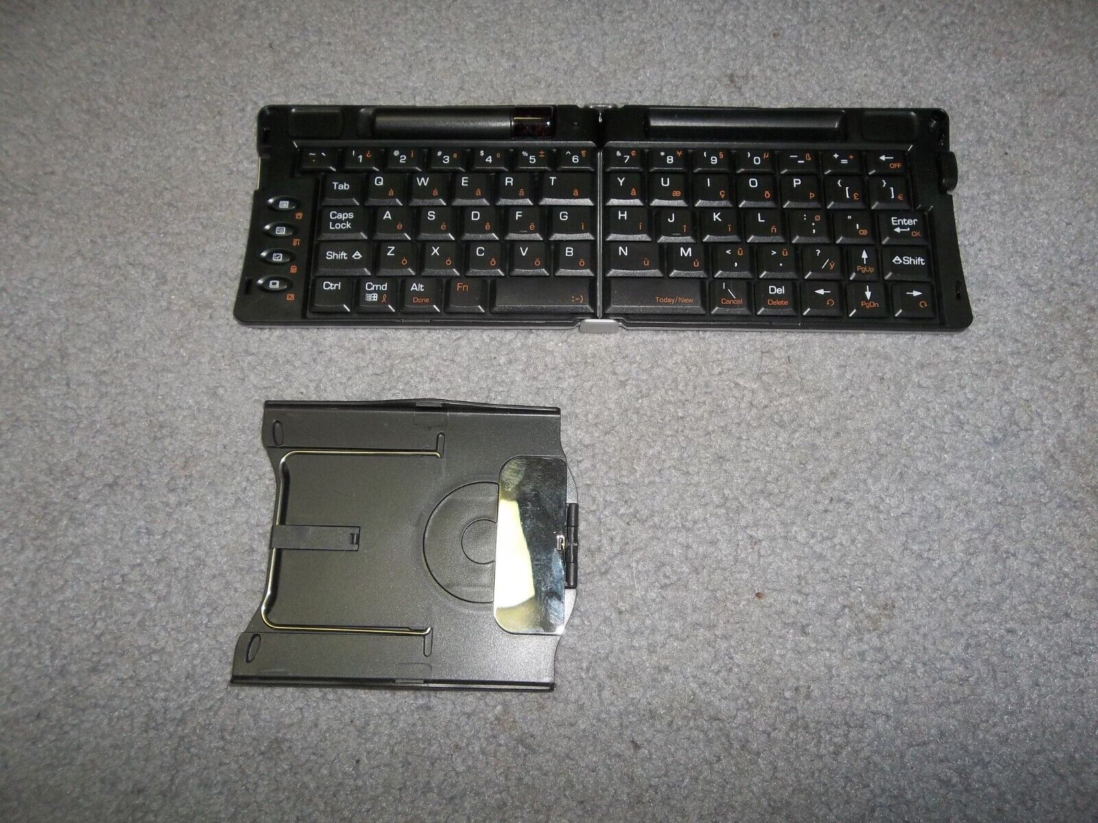Belkin Wireless PDA Keyboard Pro Series F8U1500 (Universal Compatible) Used