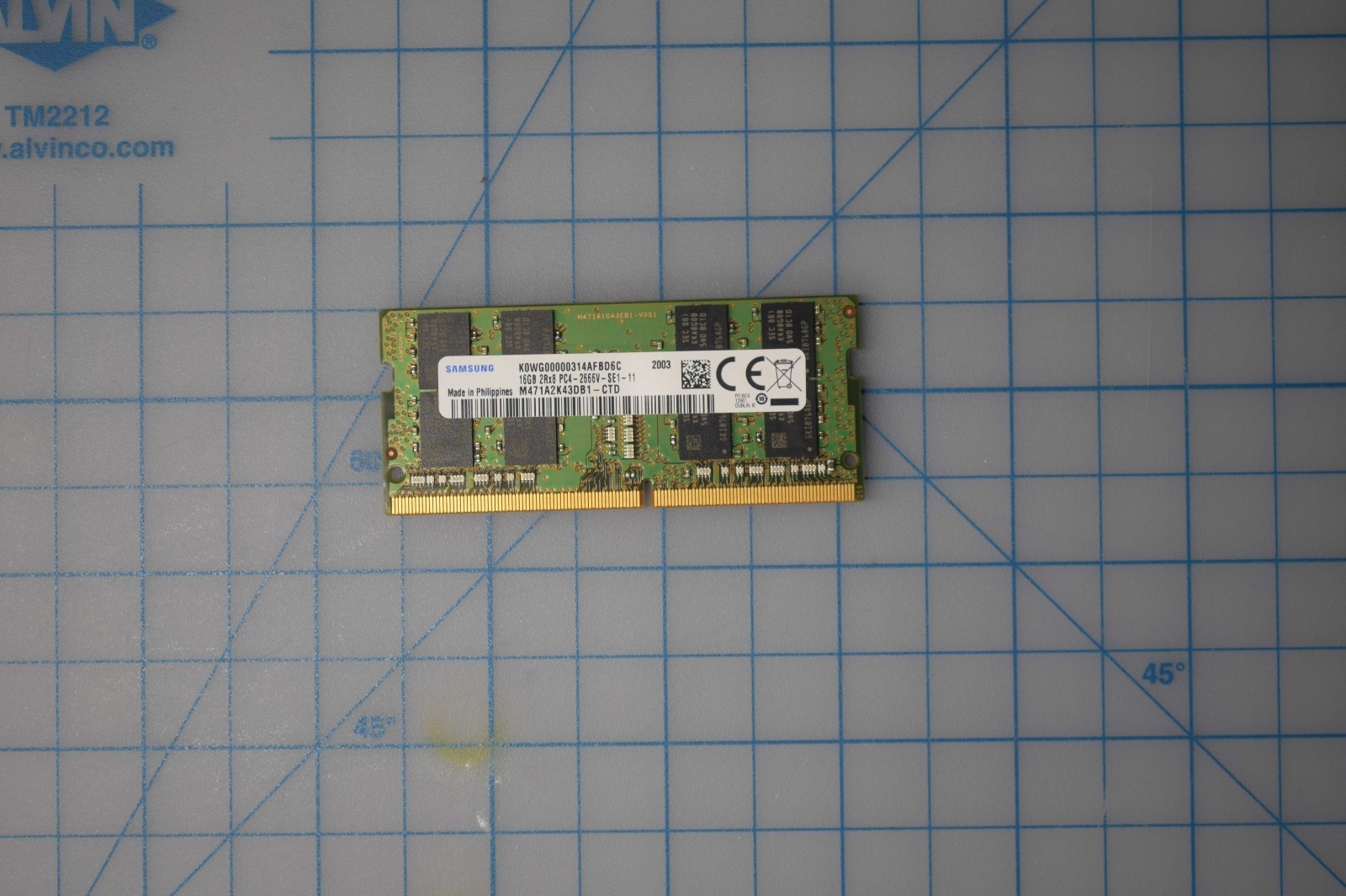 SAMSUNG - 8Gb 1RX8 Memory Module - DDR4 2666 MHz 260 Pin USED M471A1K43DB1-CTD