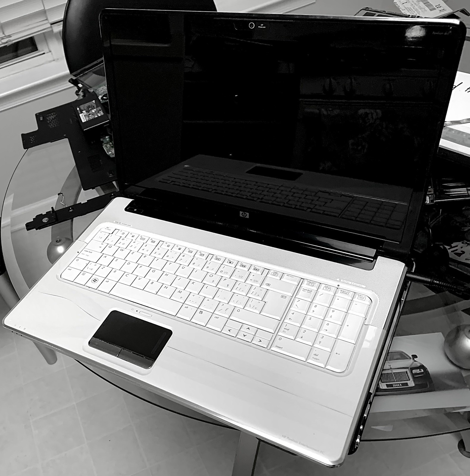 White HP Pavilion DV7-3000 Intel Processor