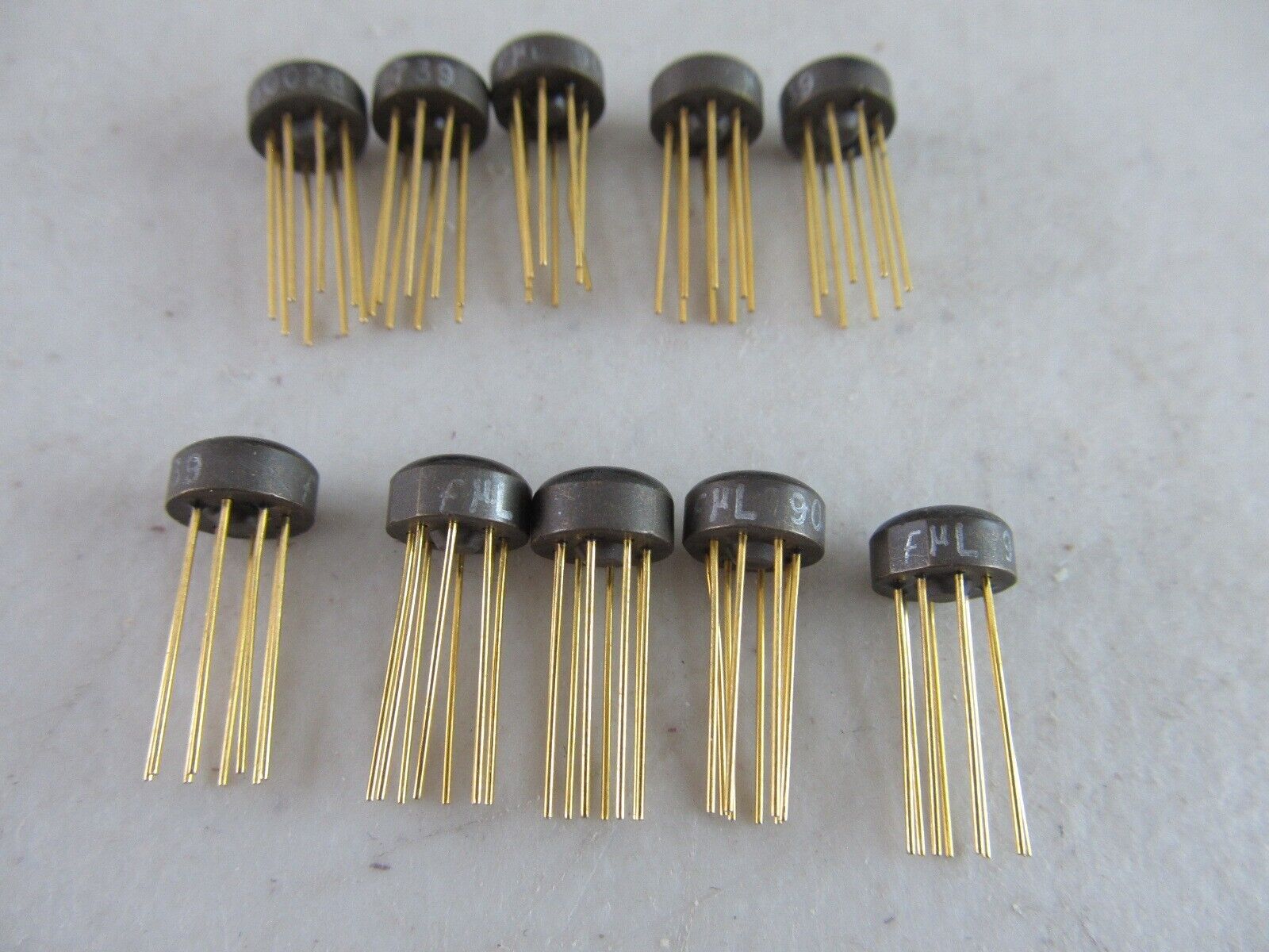 QTY=10 Fairchild 90028-739 IC Chip RTL Logic Gold Pins Vintage 1960s RARE