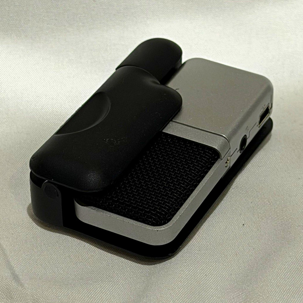 Samson Go Mic USB Clip-On Microphone with Case, Silver/Black
