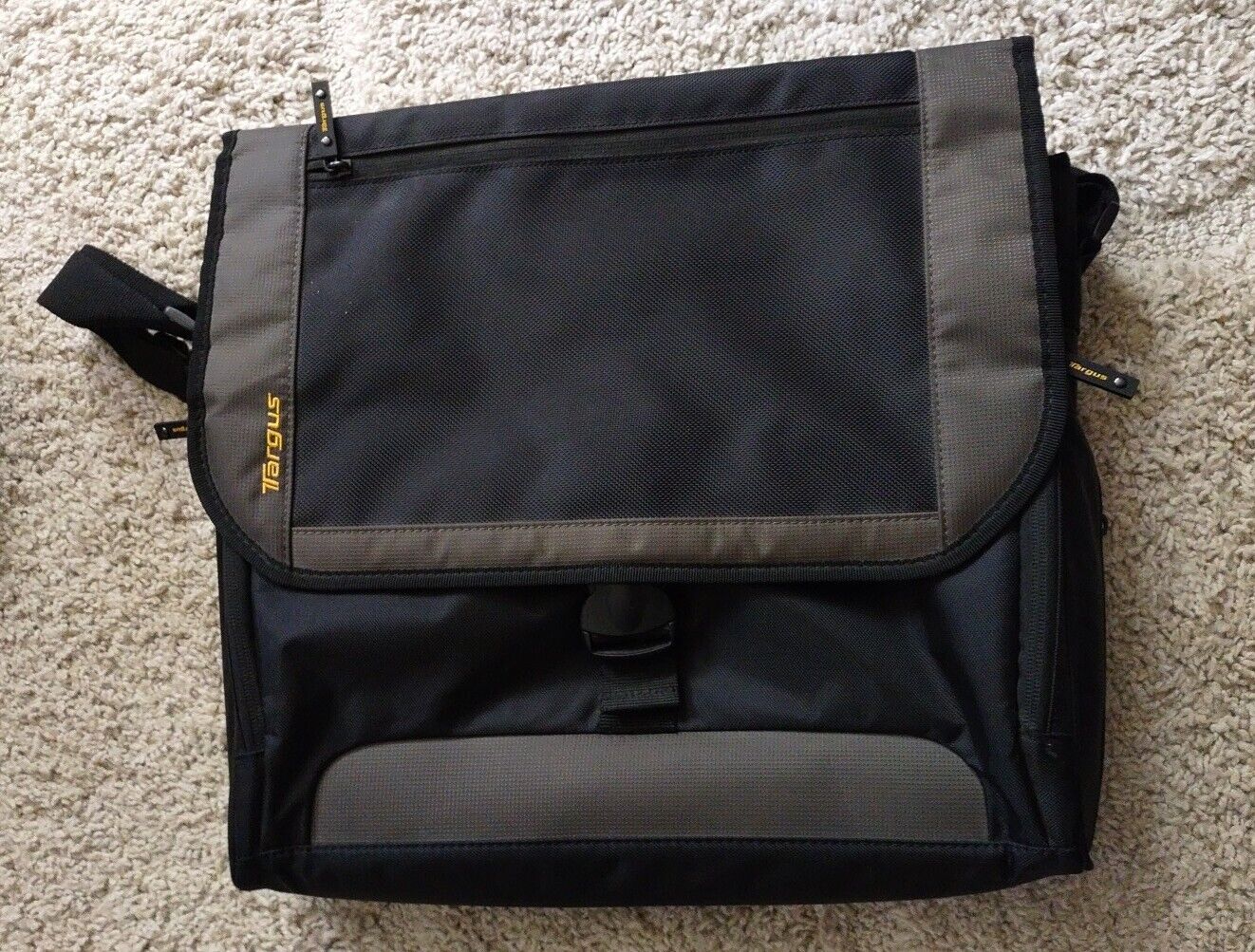 Targus City Gear Messenger Bag Case for Laptop W/Strap Mobile Office Case