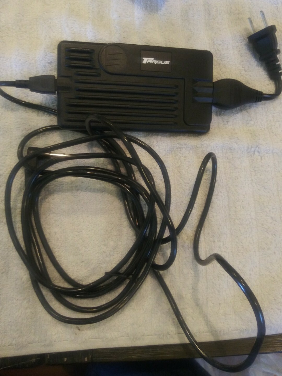 Targus PA-AC-70W AC Power Universal Notebook Adapter