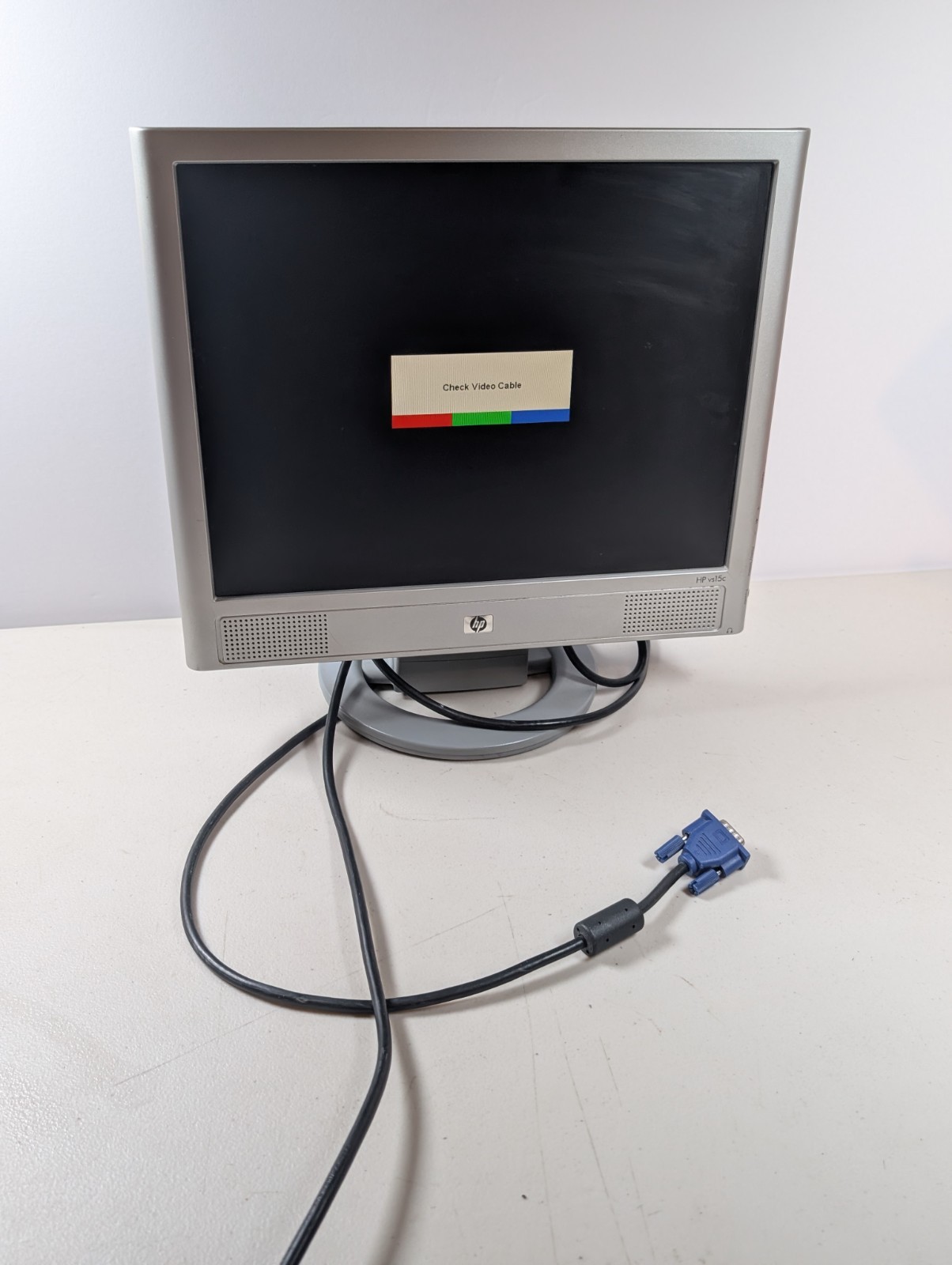 HP VS15C 15" LCD VGA Monitor With Built In Speakers Gaming Retro Monitor