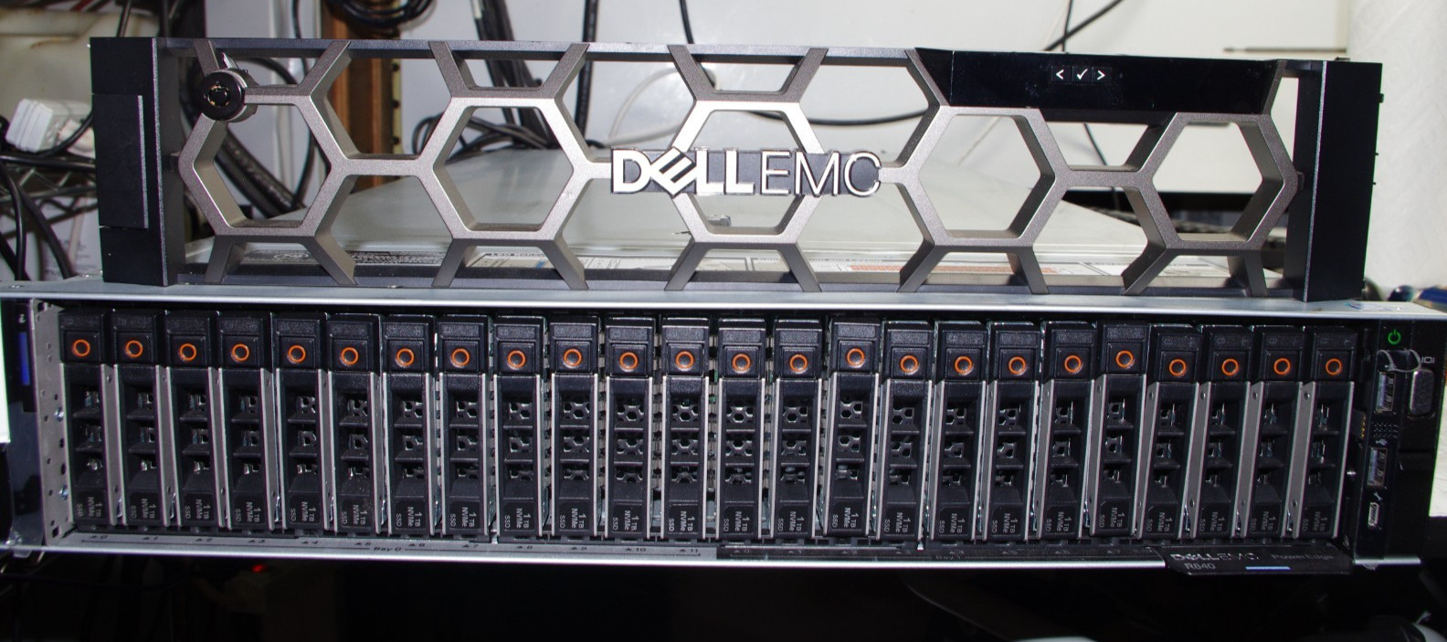 Dell Poweredge R840 Server 24x FULL NVME 4 x Xeon Platinum CPUs 96 CORES HOMELAB