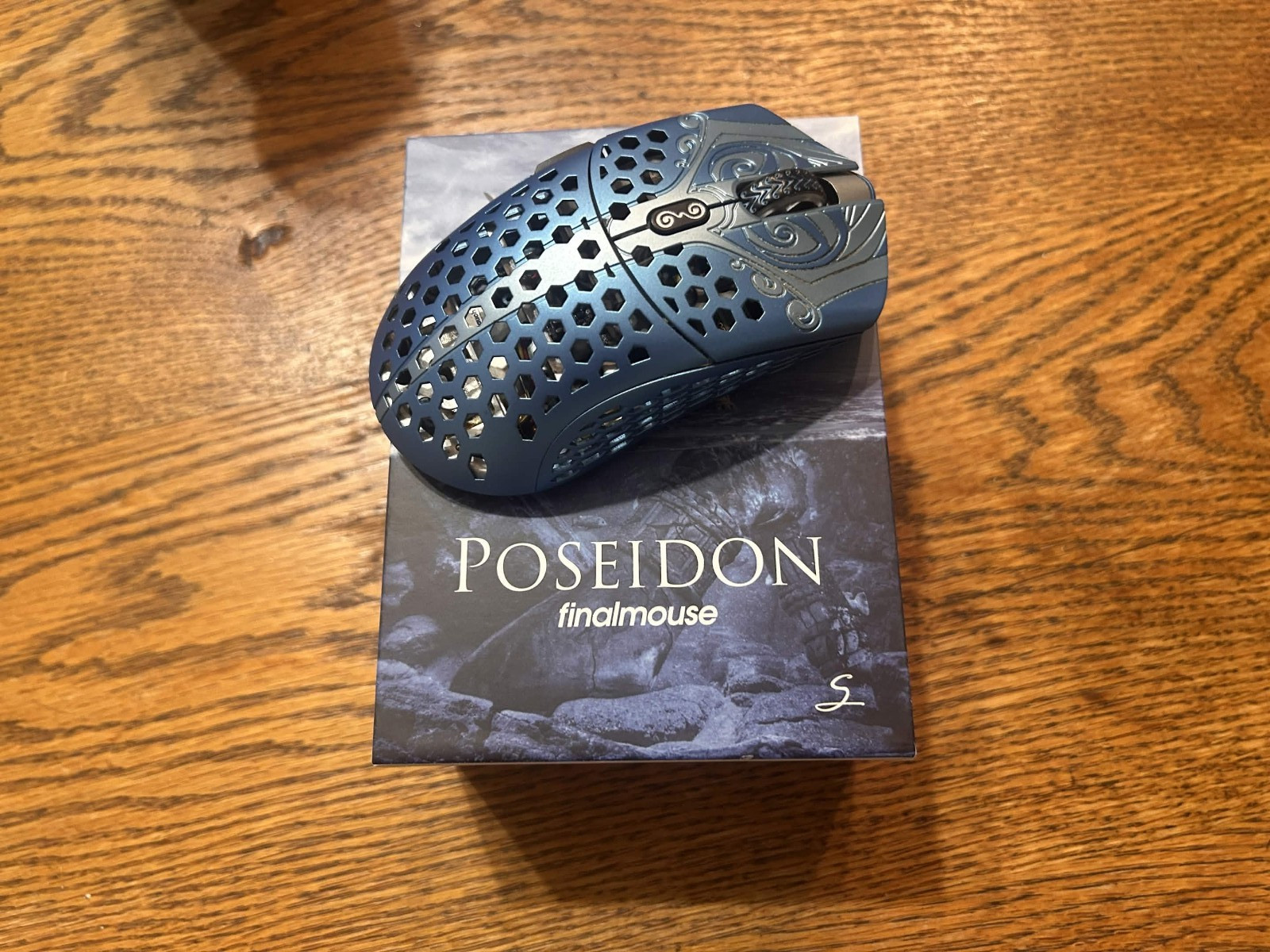 Finalmouse Starlight-12 Poseidon - Small Wireless Gaming Mouse