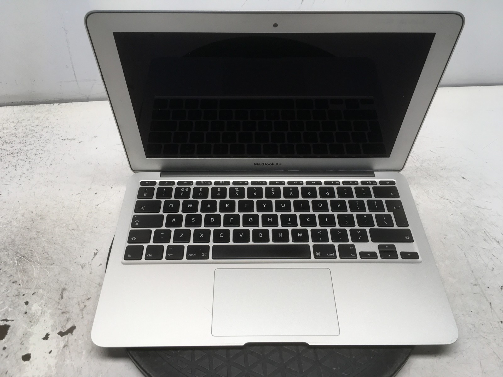 Apple MacBook Air A1370 Intel Core i5-2467M 1.6GHz  NO HDD No Batt