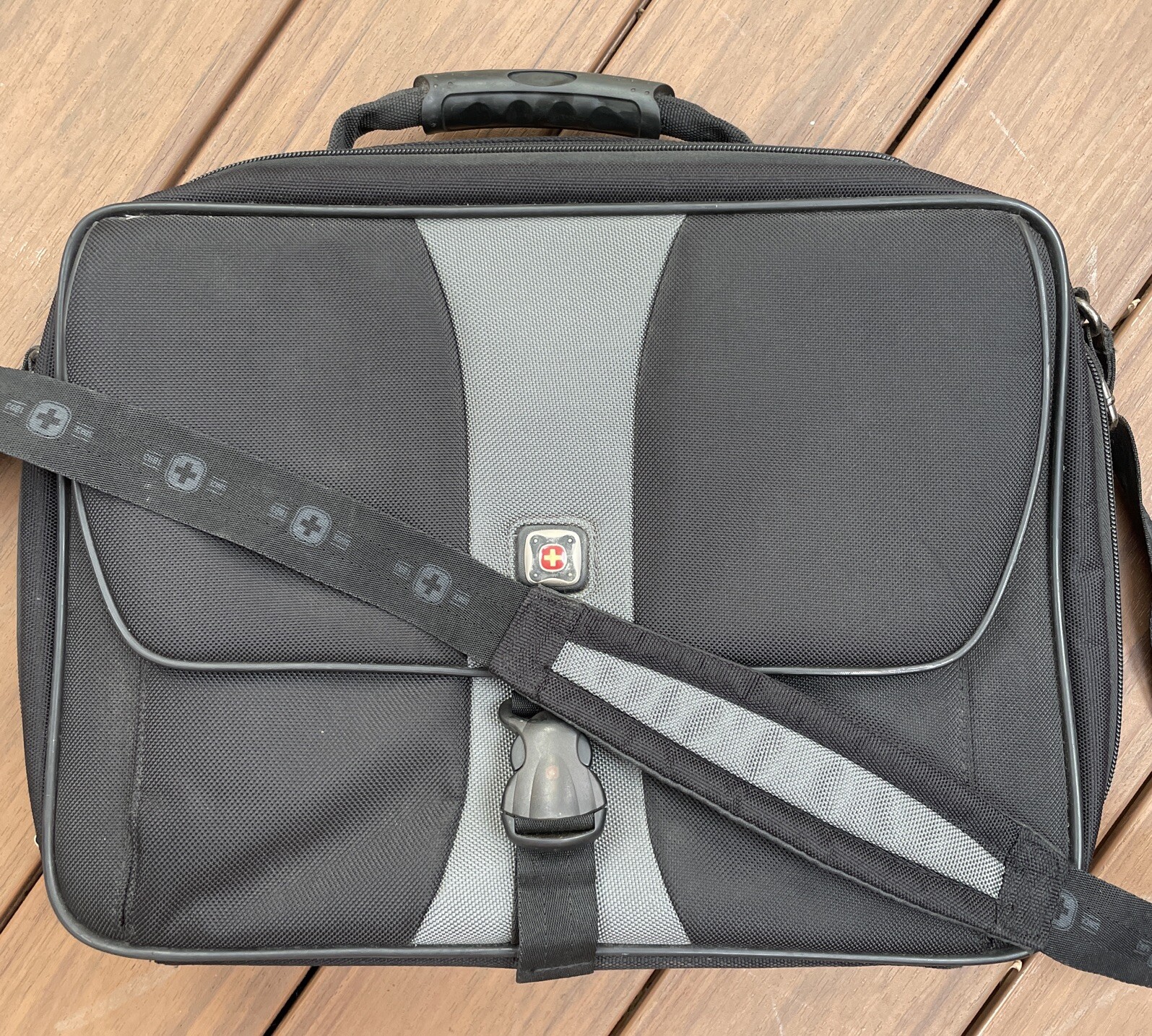 SwissGear Wenger 17" Laptop Bag Briefcase Sierra Shoulder Tote Black Compartment