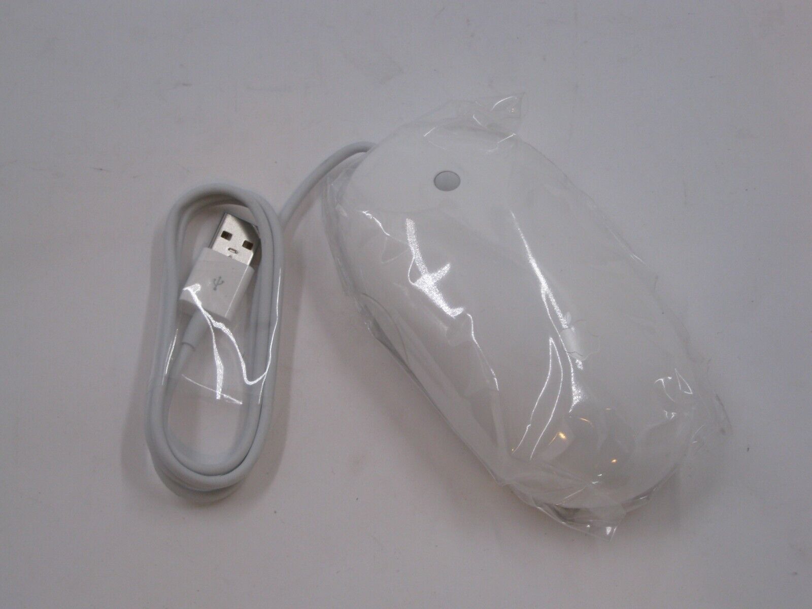 New Genuine Apple A1152 USB Wired Mighty Mouse Optical White EMC 2058