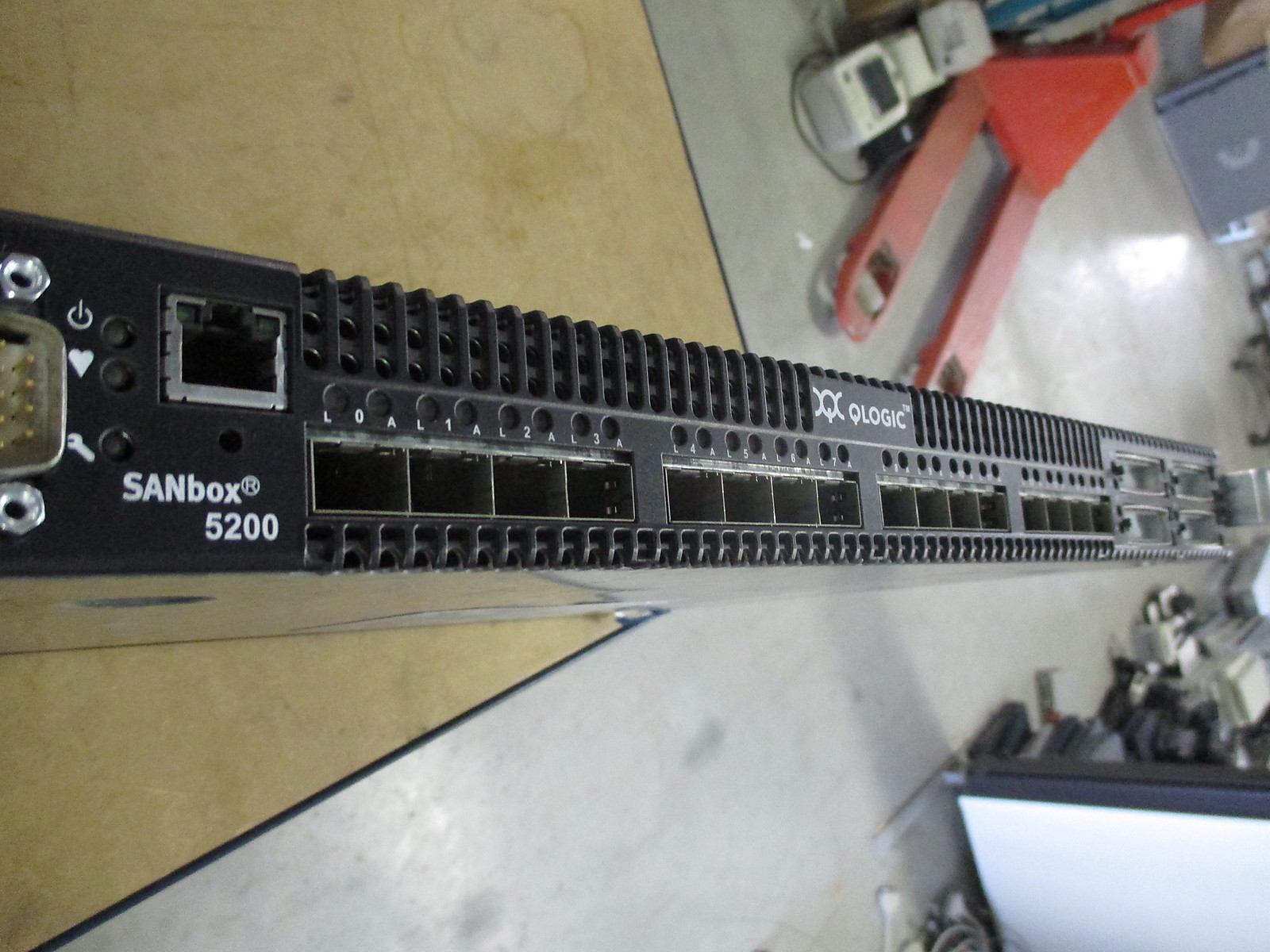 QLogic Sanbox SB5200-08A 5200 16-Port 1U Fiber Network External Switch