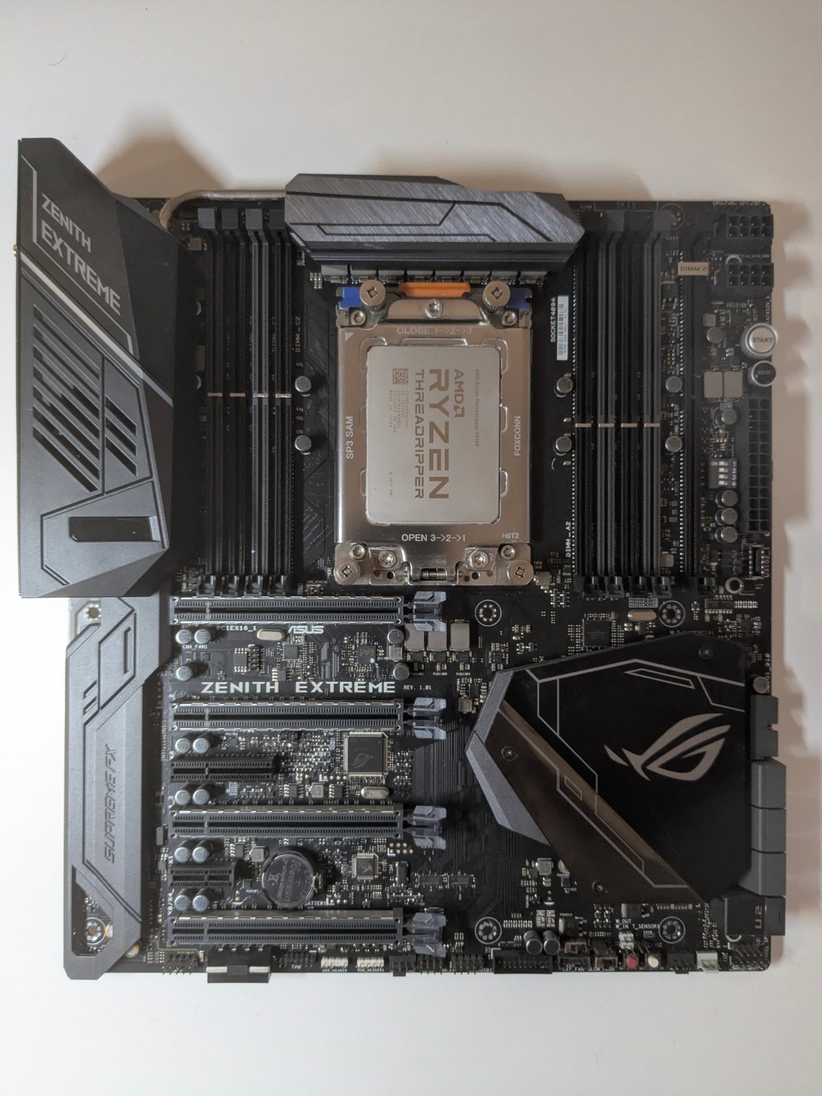 ASUS ROG Zenith Extreme X399 + Threadripper 2920X CPU Bundle